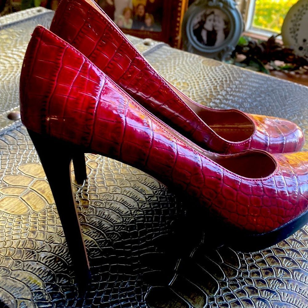 BCBG Generation Red pumps shoes heels sexy size 7